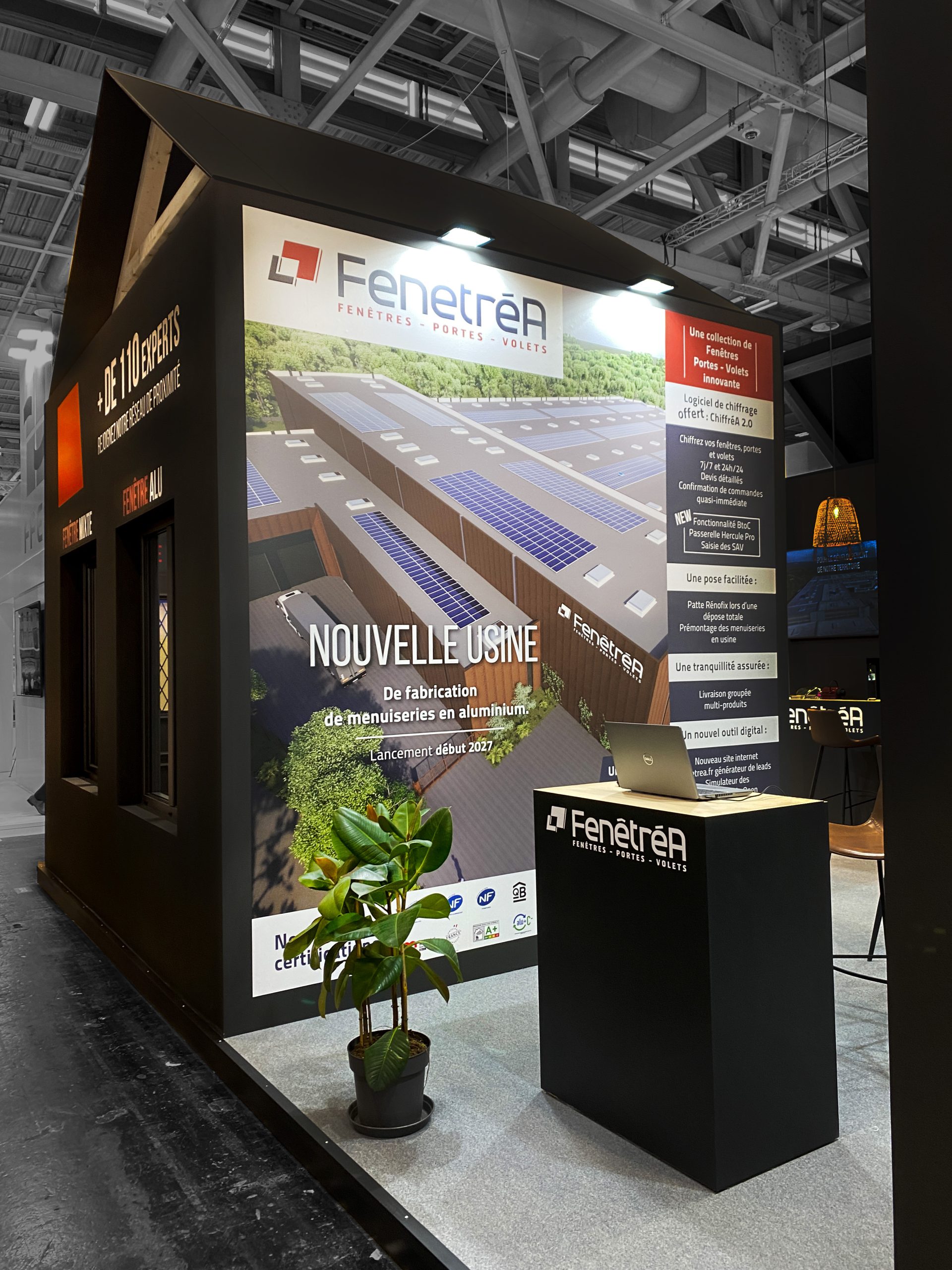 photo du stand sur-mesure fenetrea pour le salon batimat - zoom sur la partie accueil - réalisation par audace standiste à nantes et paris