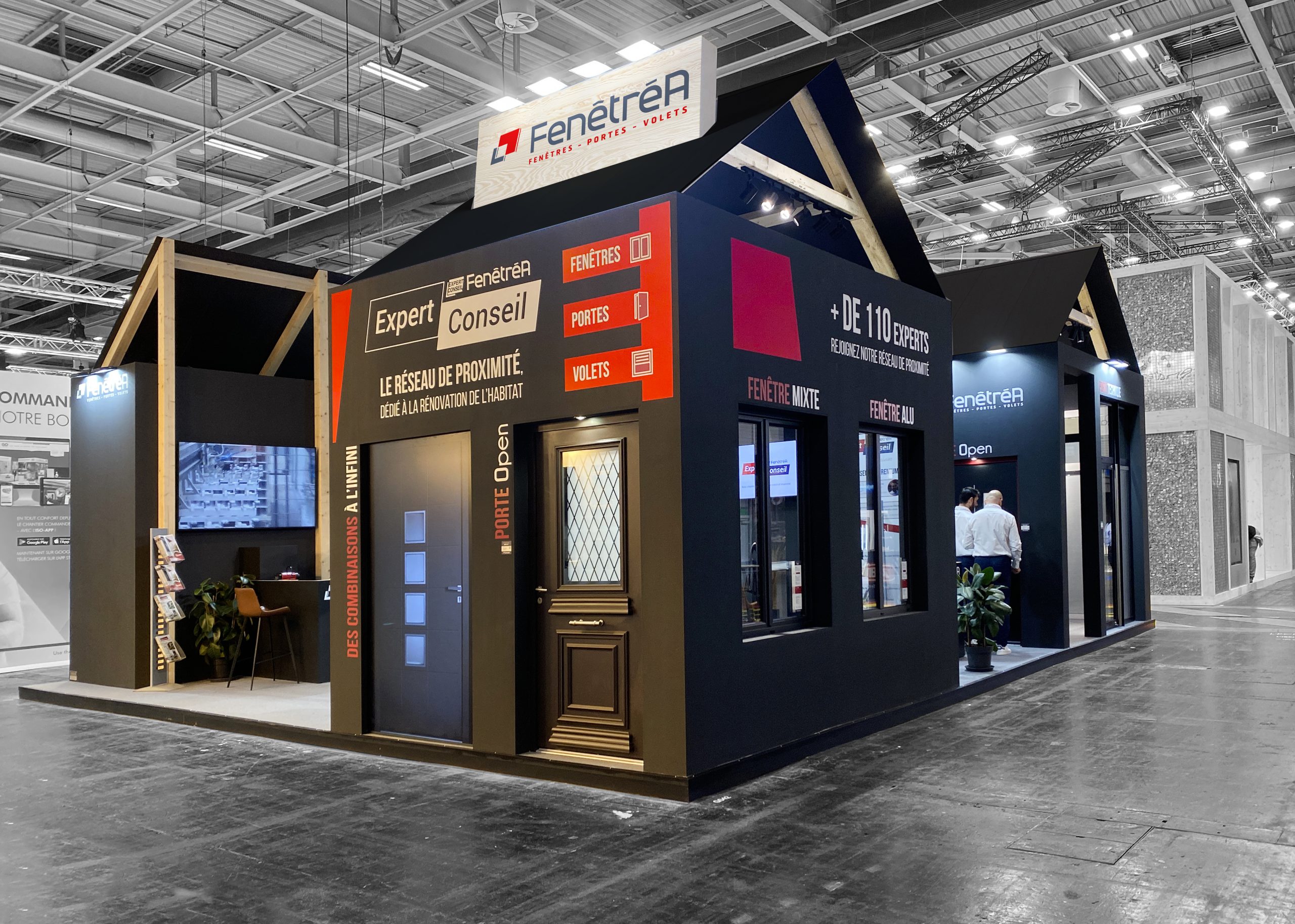 photo du stand sur-mesure fenetrea pour le salon batimat - vue sur le côté du stand - réalisation par audace standiste à nantes et paris