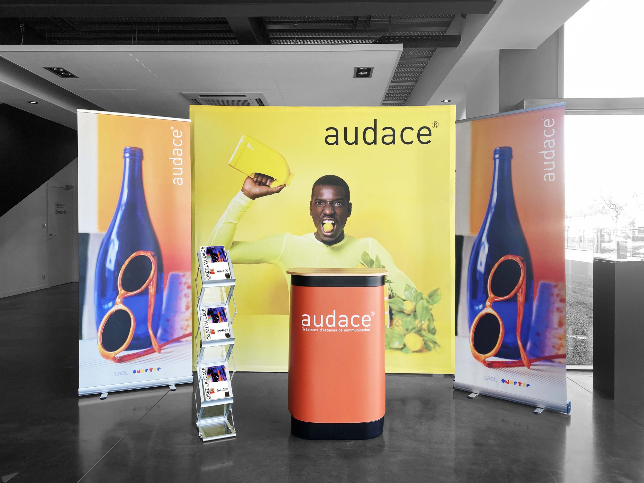 kit stand pliable - mur parapluie - kakemono - banque d'accueil - audace standiste nantes