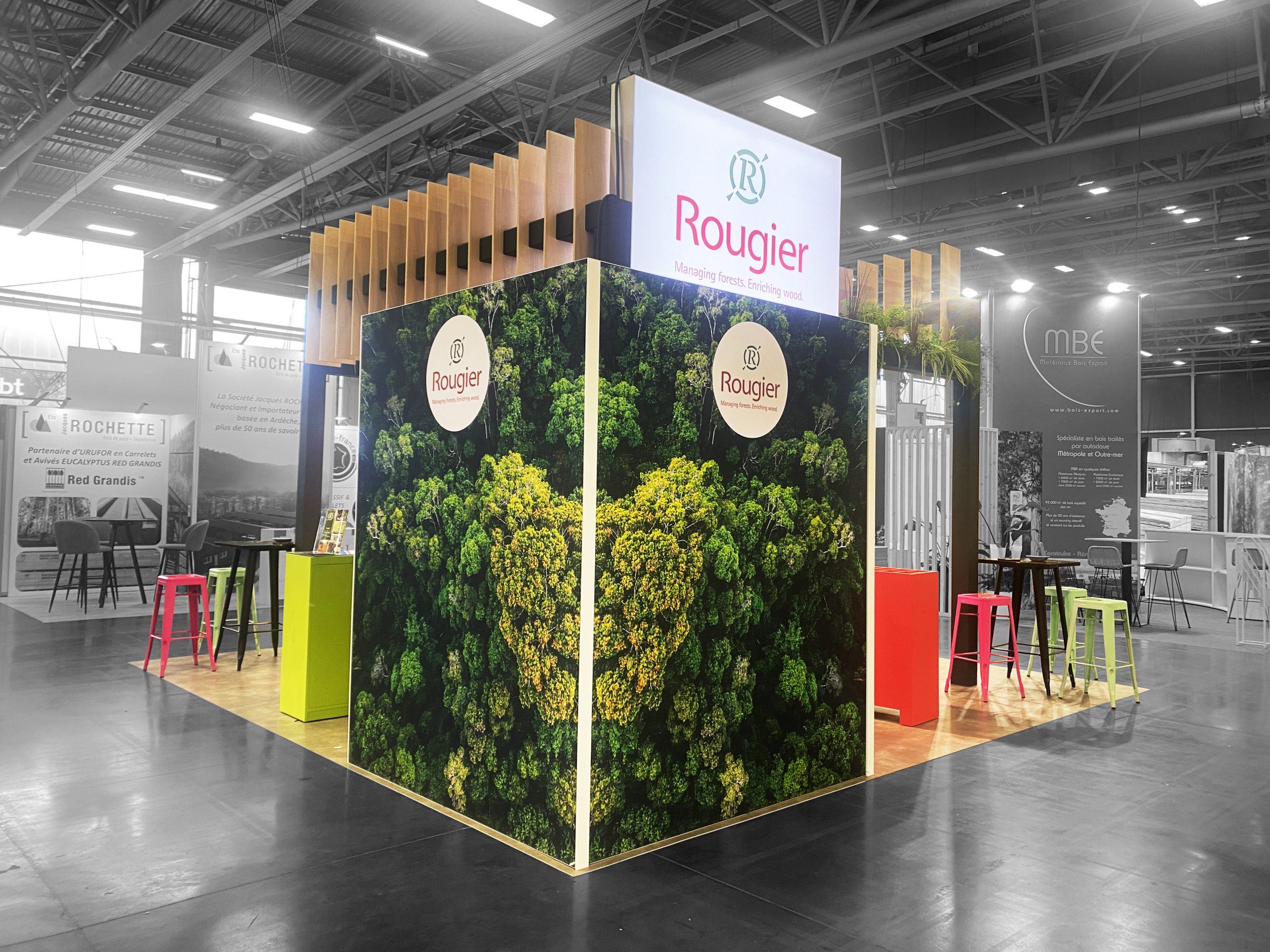 photo du stand vision rougier pour le salon carrefour du bois cib - vue sur la réserve avec visuel trompe l'oeil - réalisation par audace standiste à nantes