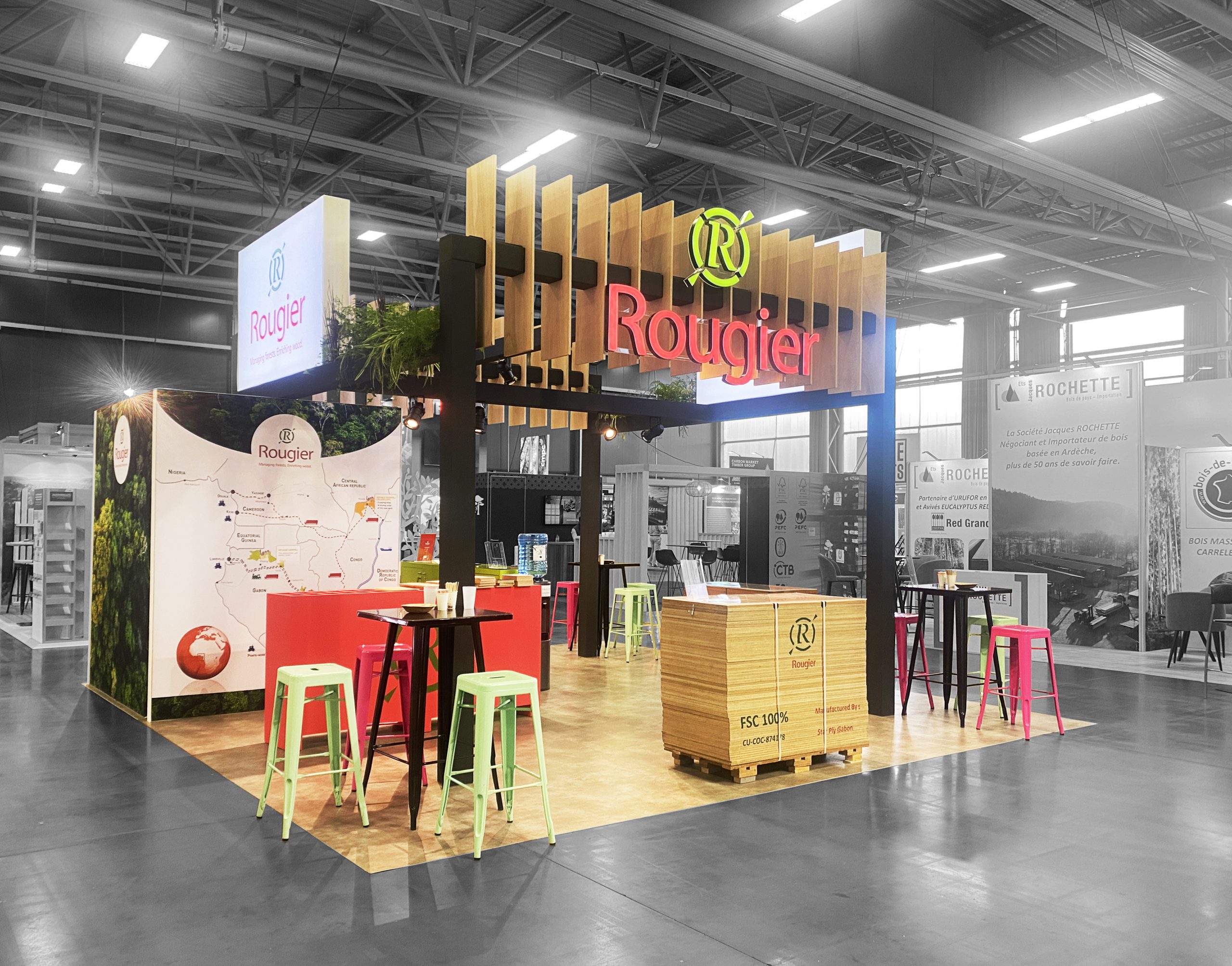 photo du stand vision rougier pour le salon carrefour du bois cib - vue du stand entier sur le côté - réalisation par audace standiste à nantes