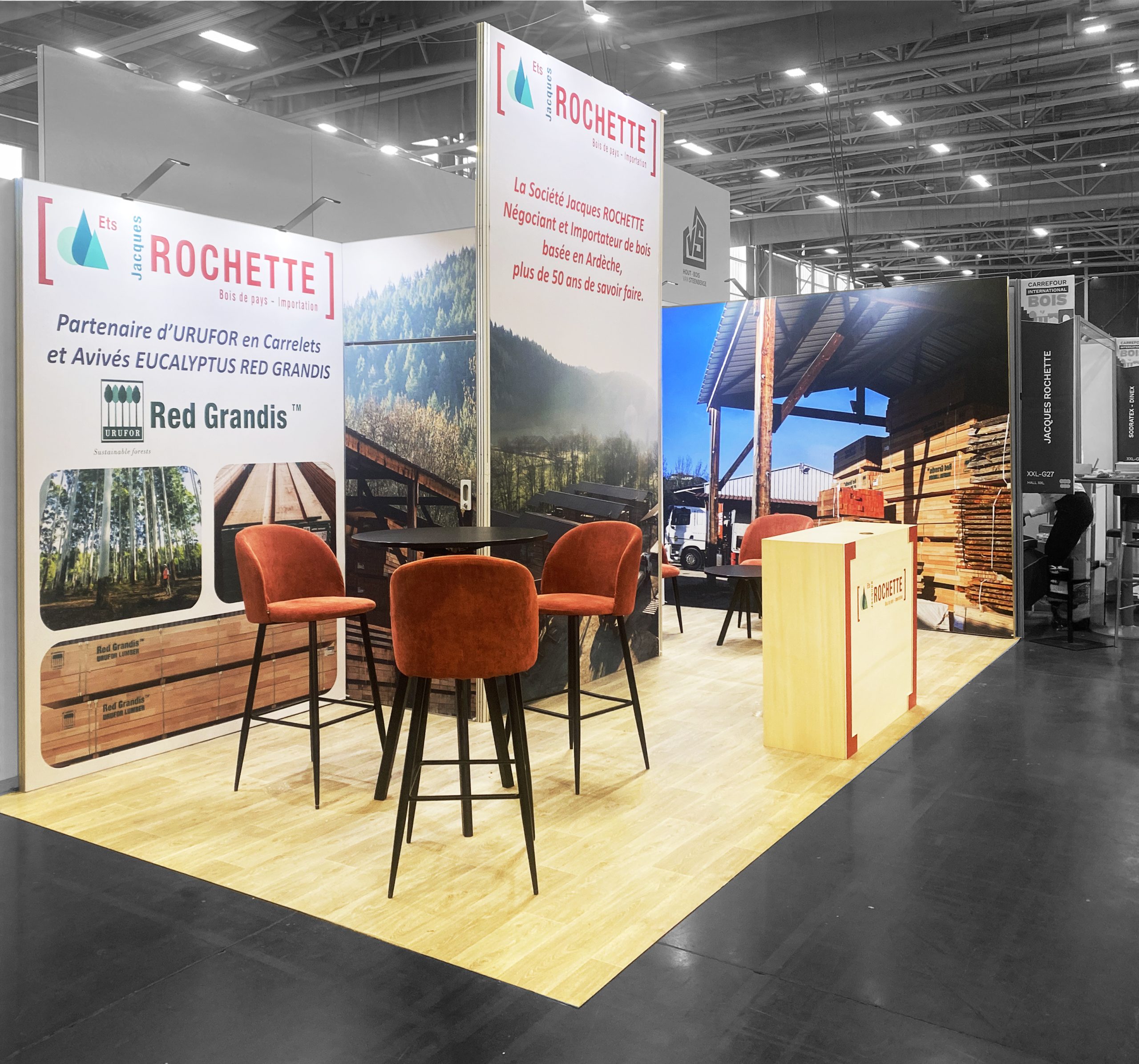 photo du stand vision jacques rochette pour le salon carrefour du bois cib - vue du stand entier sur le côté - réalisation par audace standiste à nantes